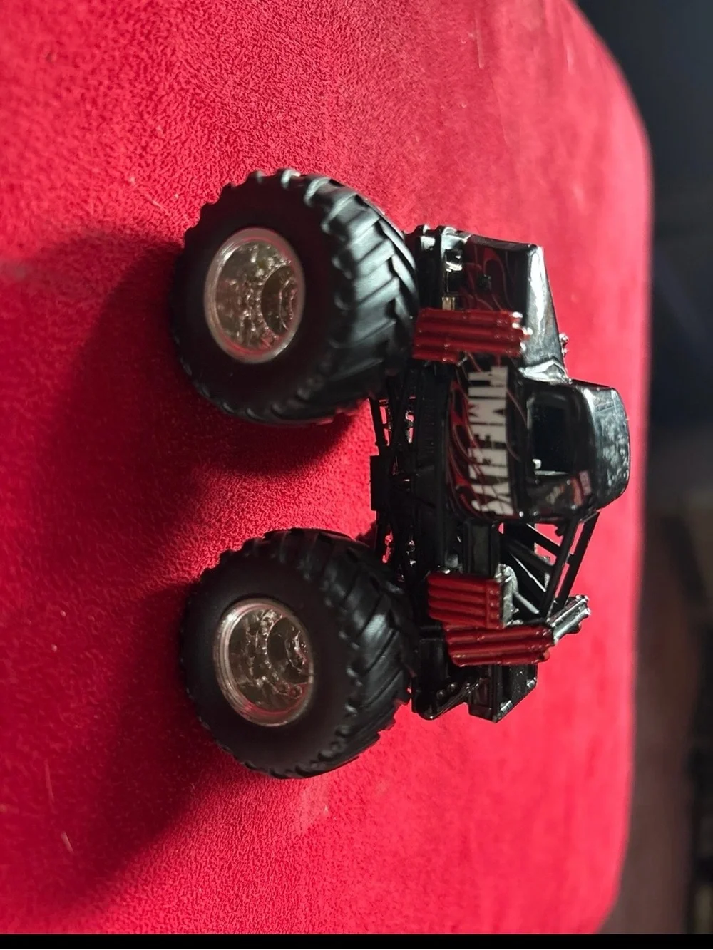 HOT Wheels Monster Jam TIME FLYS 1:64 Monster Truck